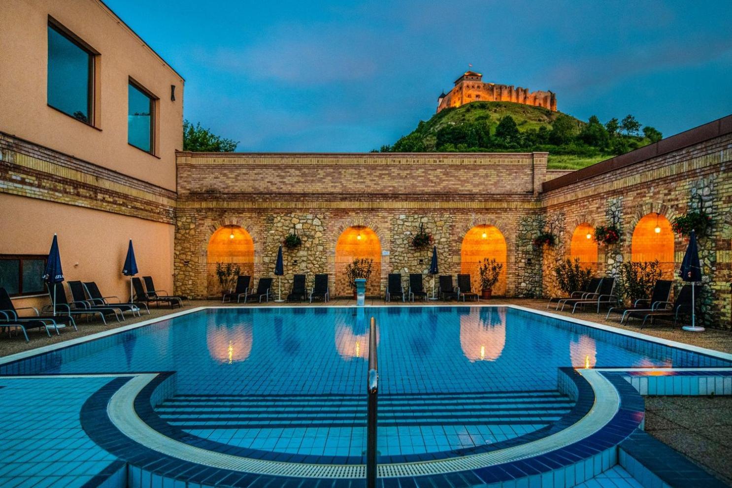 Hotel Kapitany Wellness Sumeg Exterior photo