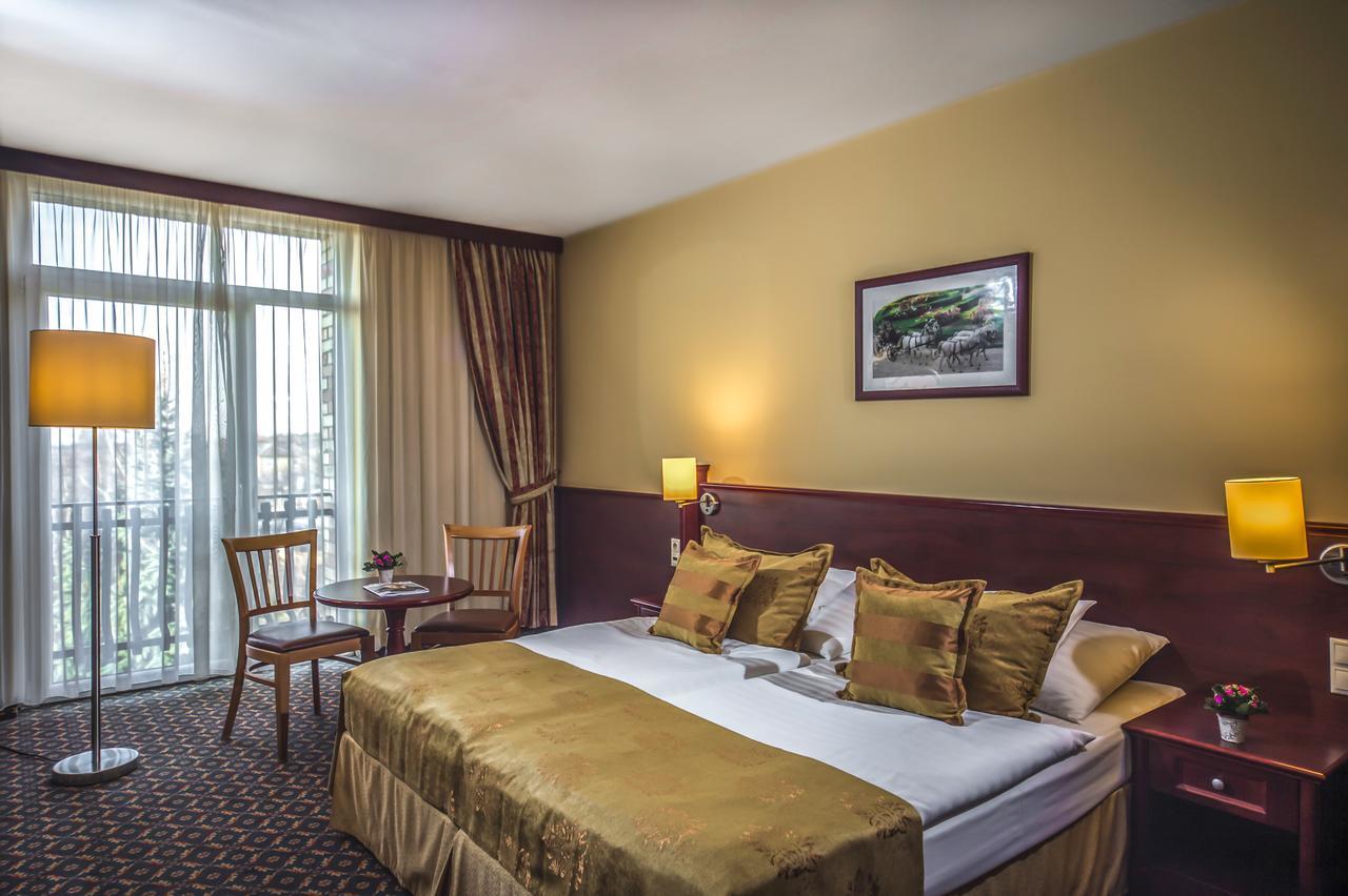 Hotel Kapitany Wellness Sumeg Exterior photo