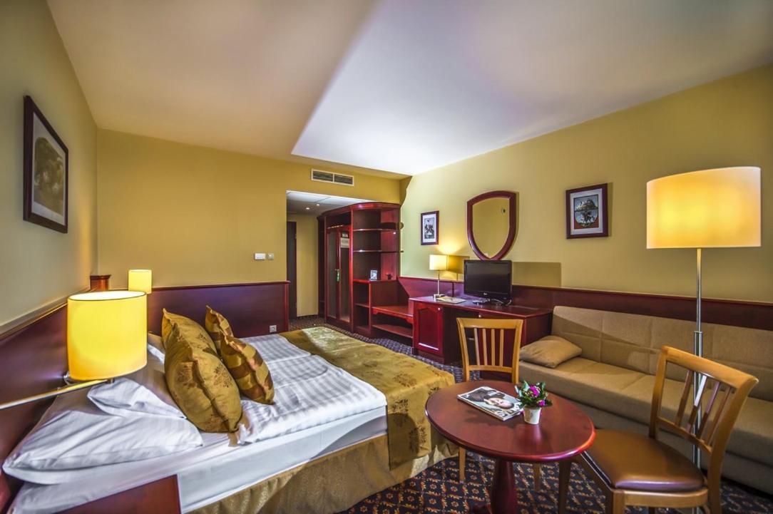 Hotel Kapitany Wellness Sumeg Exterior photo